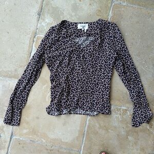 Lovely Ba&sh top with waist flattering, seeming and slightly flares sleeves